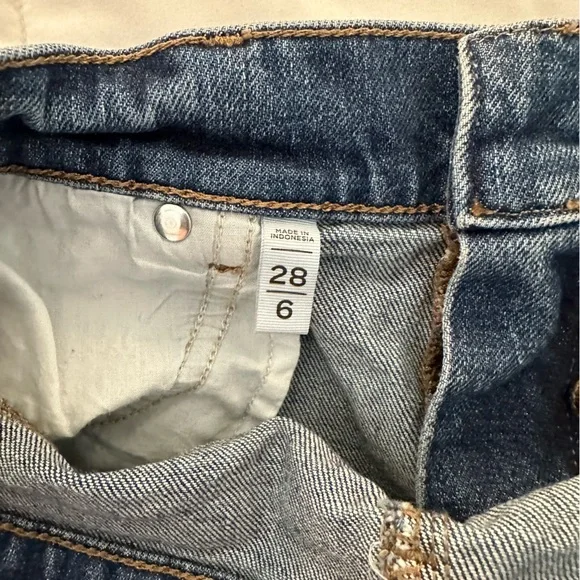 LOFT High Rise Frayed Cut Off Denim Shorts in Staple Mid Indigo Wash Sz 6 (28) - Picture 5 of 7